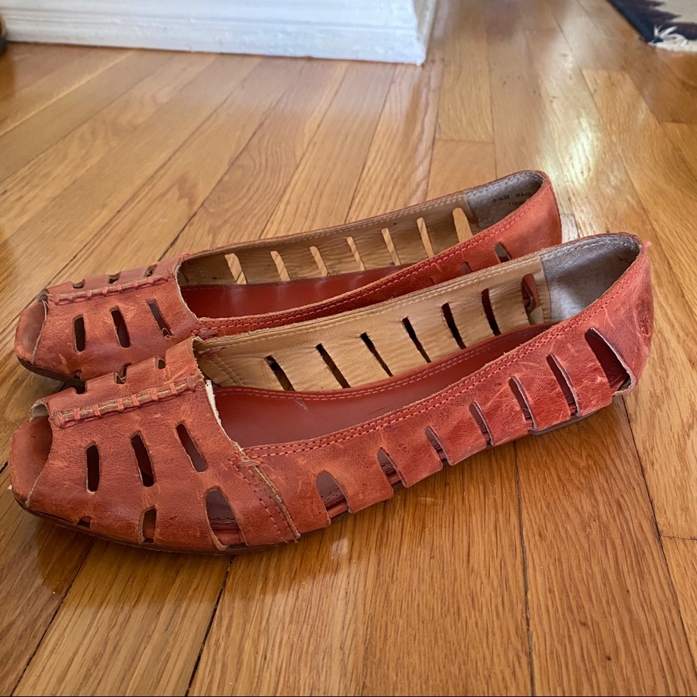 Frye red-orange leather flats / sandals sz 9.5b